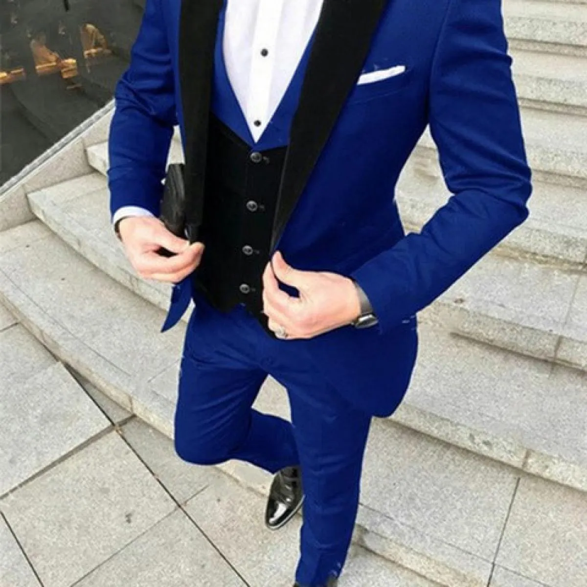 2022 Royal Blue Blazer Pantaloni Gilet nero Abiti da lavoro Abiti causali Smoking dello sposo per la cerimonia nuziale Terno Mas