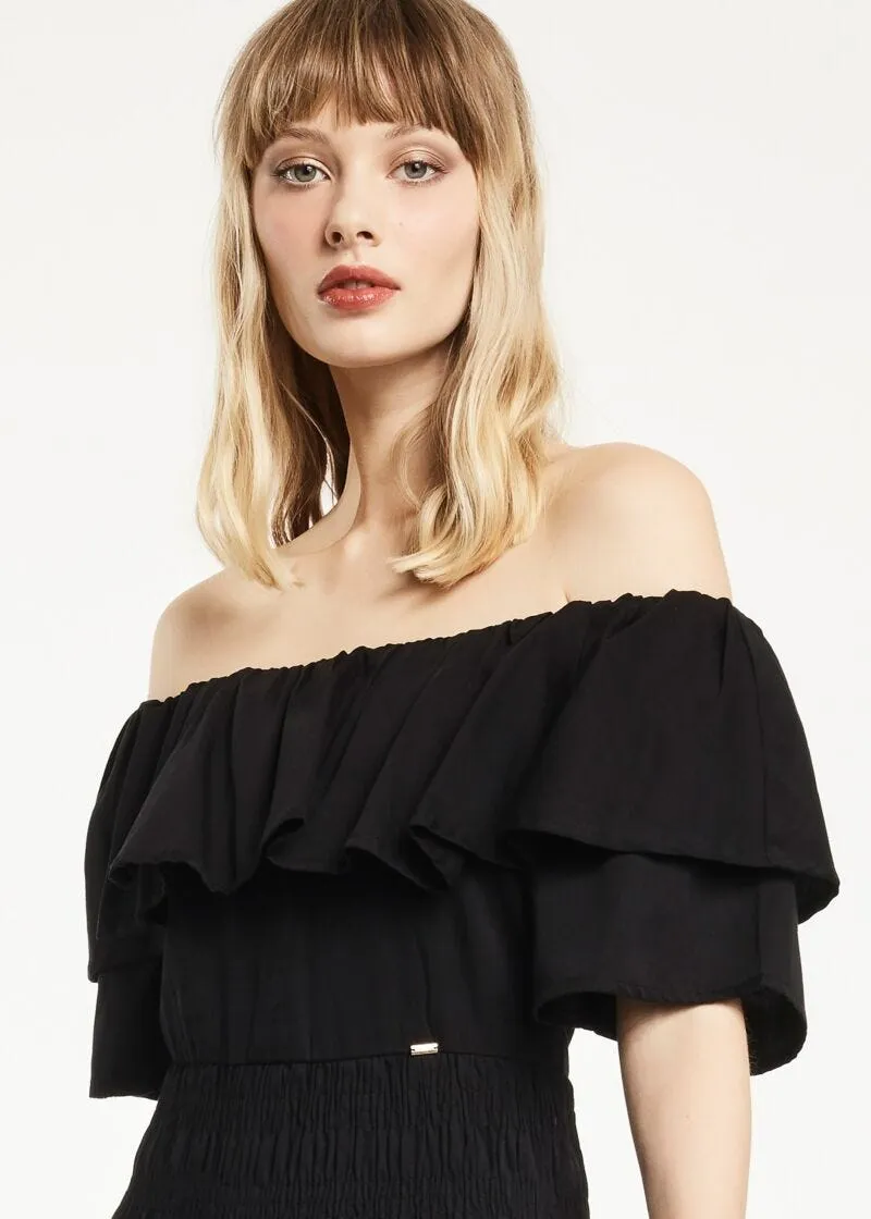 Abito con scollatura off the shoulder