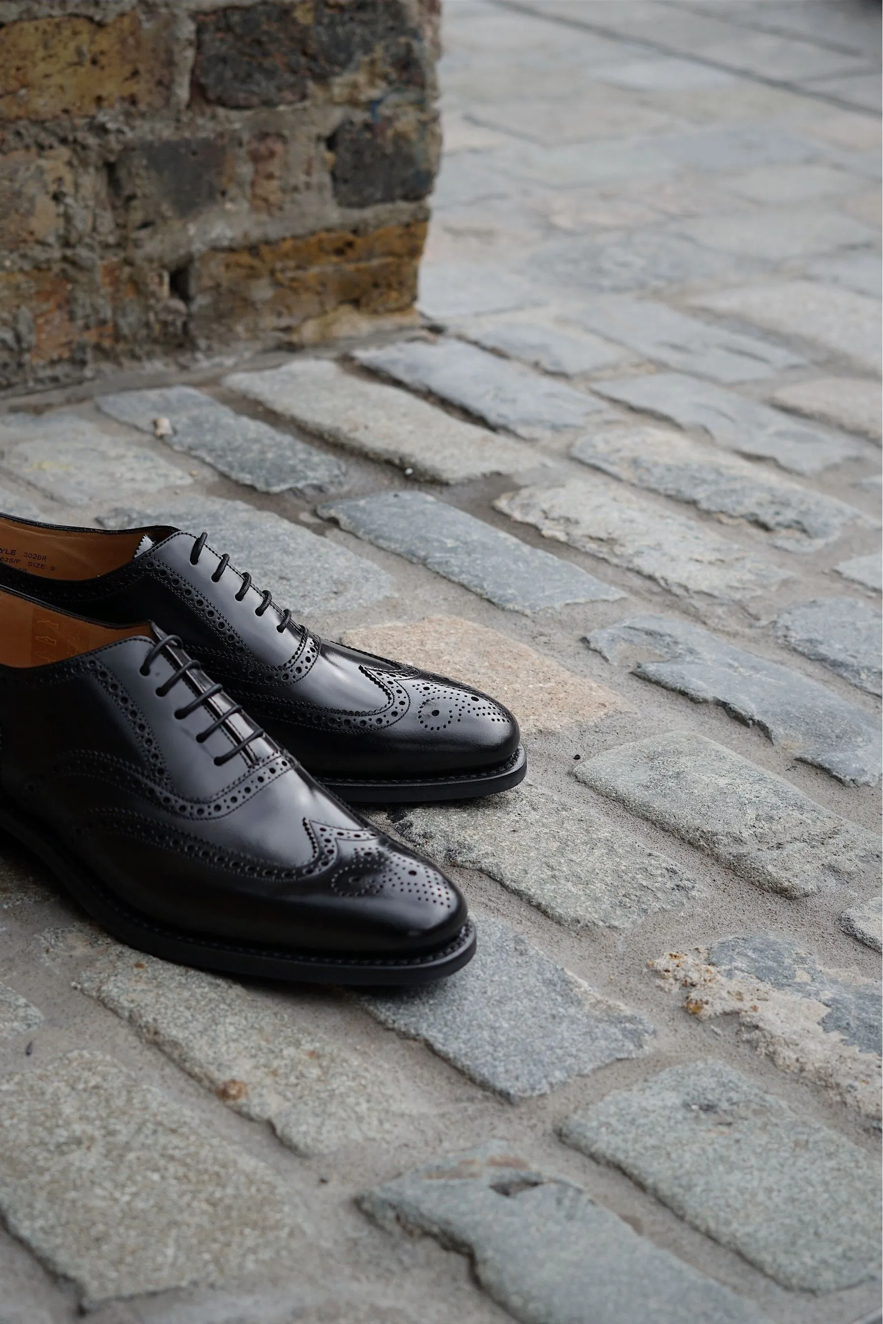 Loake - Nero da 302  - Oxford Scarpe brogue in pelle lucida