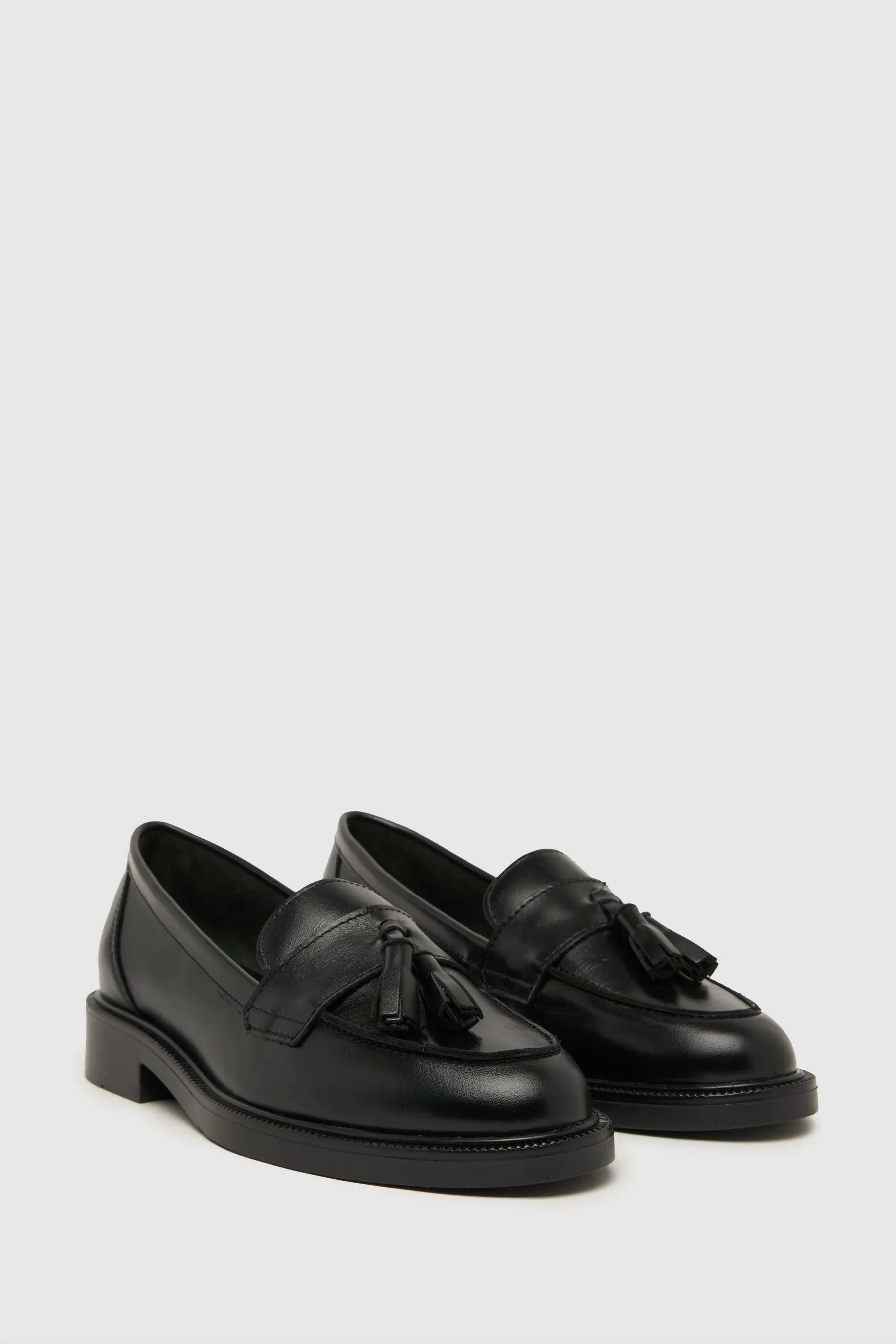 Schuh - Lina - Nero in pelle con nappine - Mocassini