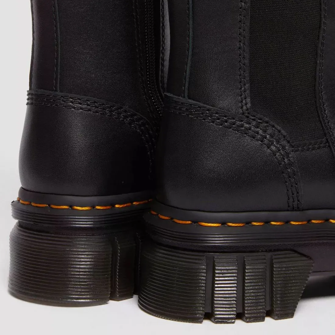 Stivaletti Chelsea Dr. Martens Audrick Tall in Nappa Lux nera